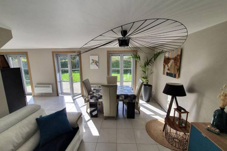 Seating area, Dining area