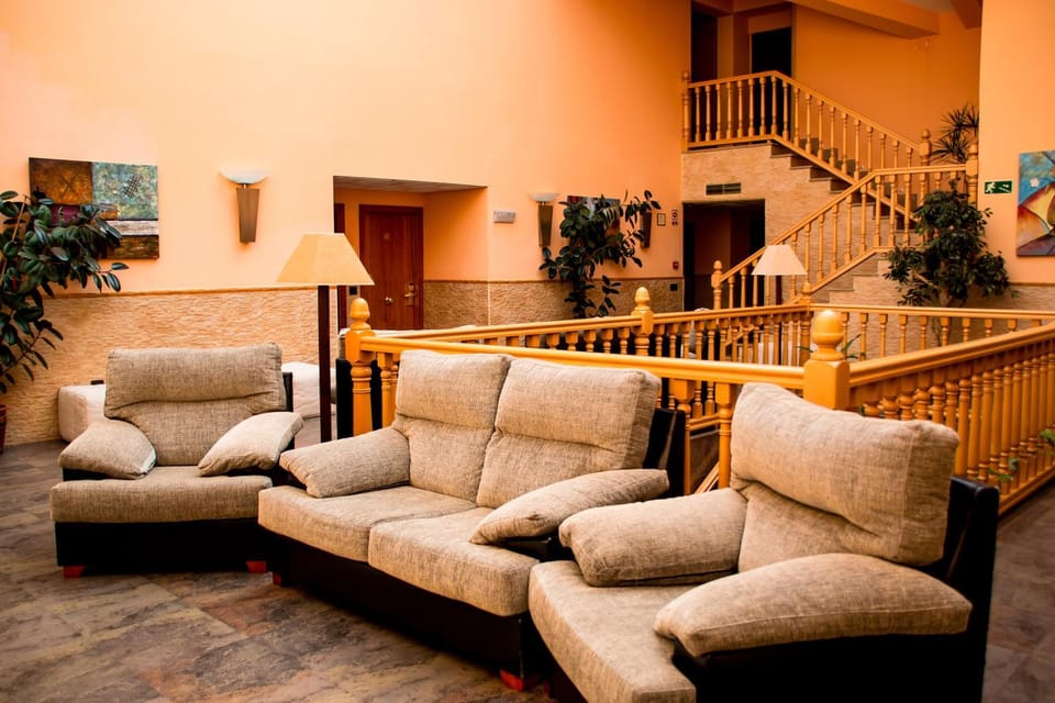 Communal lounge/ TV room