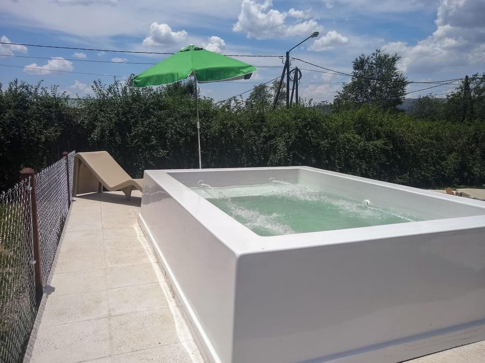 Casa Arboles De Tala con parque amplio House in Villa General Belgrano