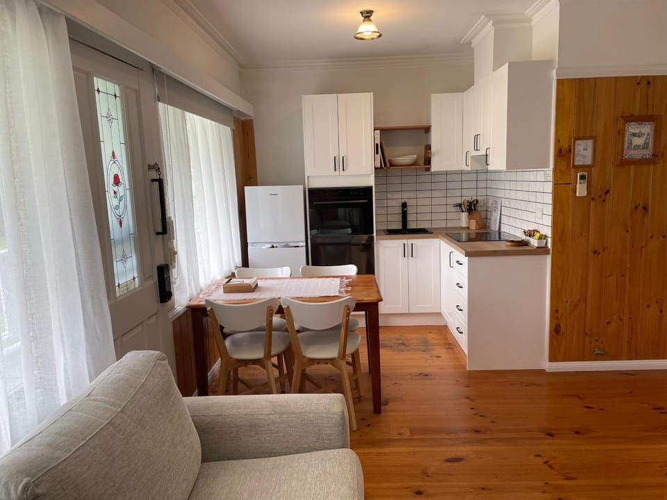 Sandpiper - charming beach villa Villa in Port Fairy