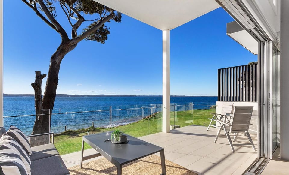 Baydream on the Beach - With Breathtaking Water Views House in Corlette