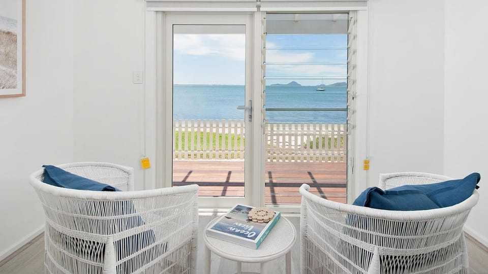 The Beach Shack on Wanda - Waterfront Coastal Chic House in New South Wales