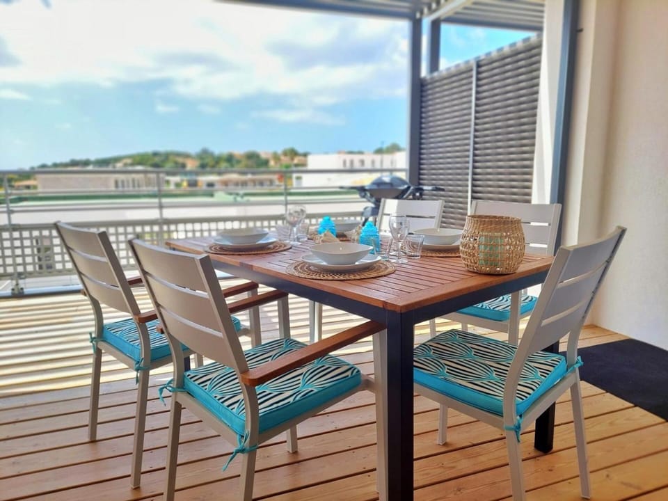 View (from property/room), Balcony/Terrace, Dining area