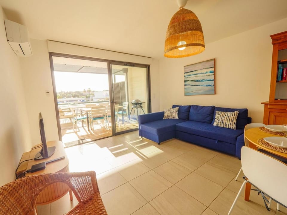 View (from property/room), Balcony/Terrace, Living room, Seating area, Dining area