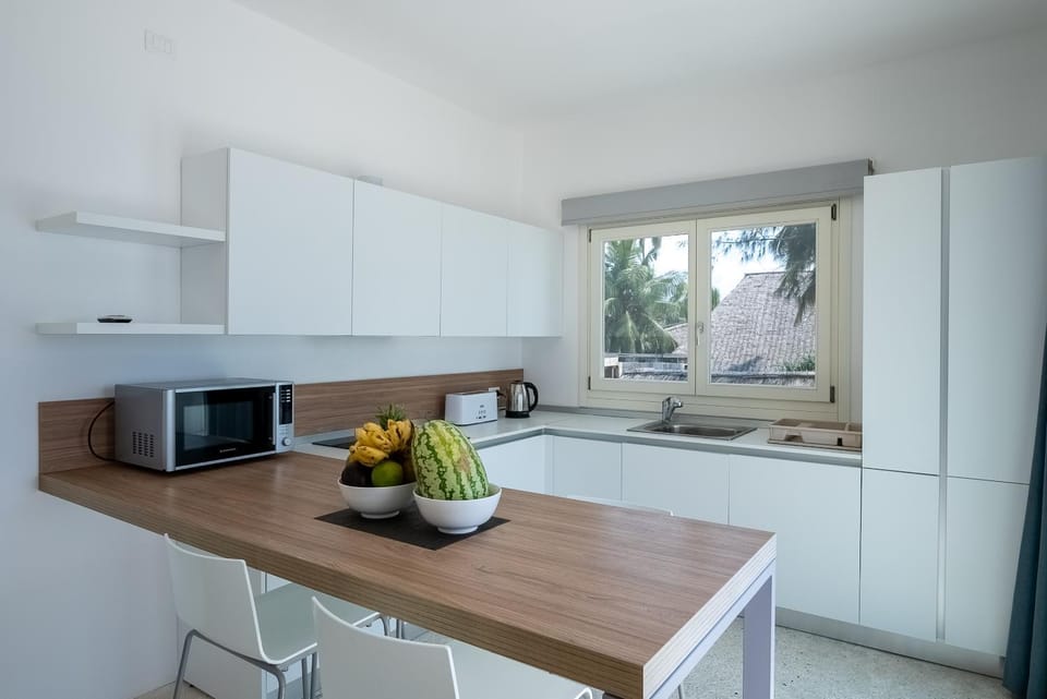 Kitchen or kitchenette, Dining area, minibar, pet friendly, stove