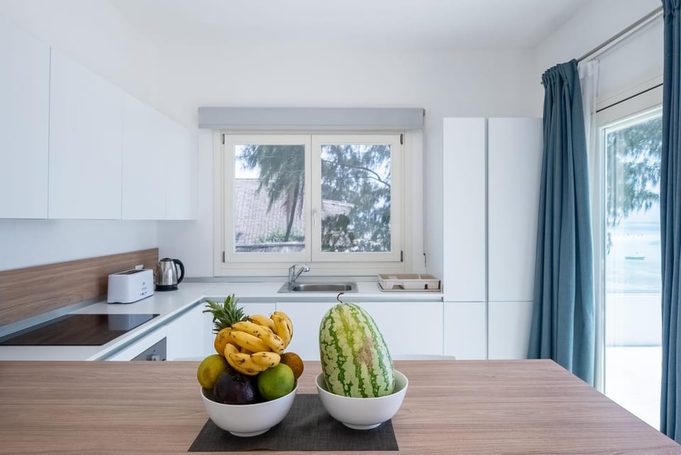 Kitchen or kitchenette, Food and drinks