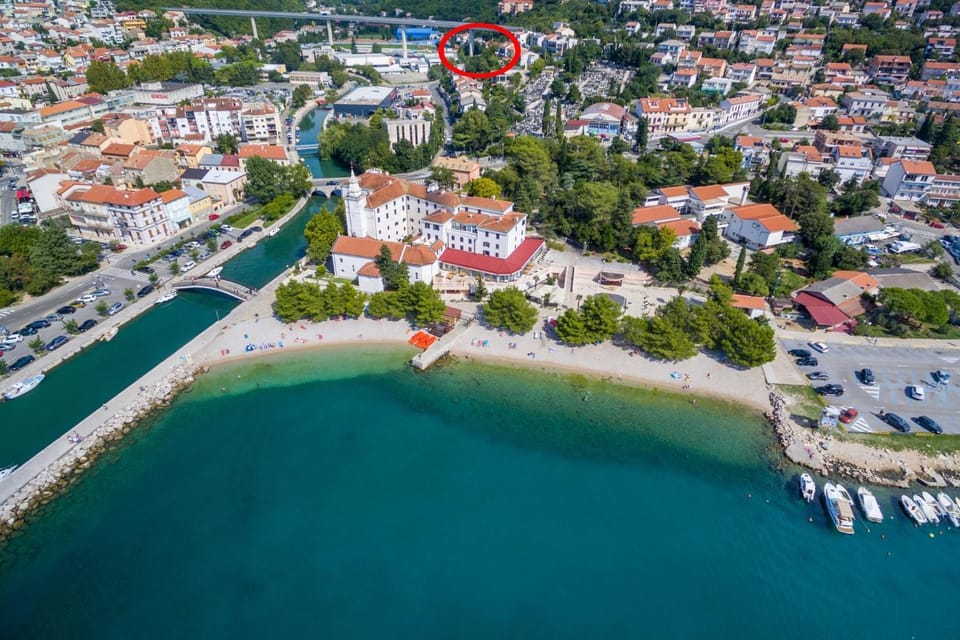 Property building, Bird's eye view, Beach, Location