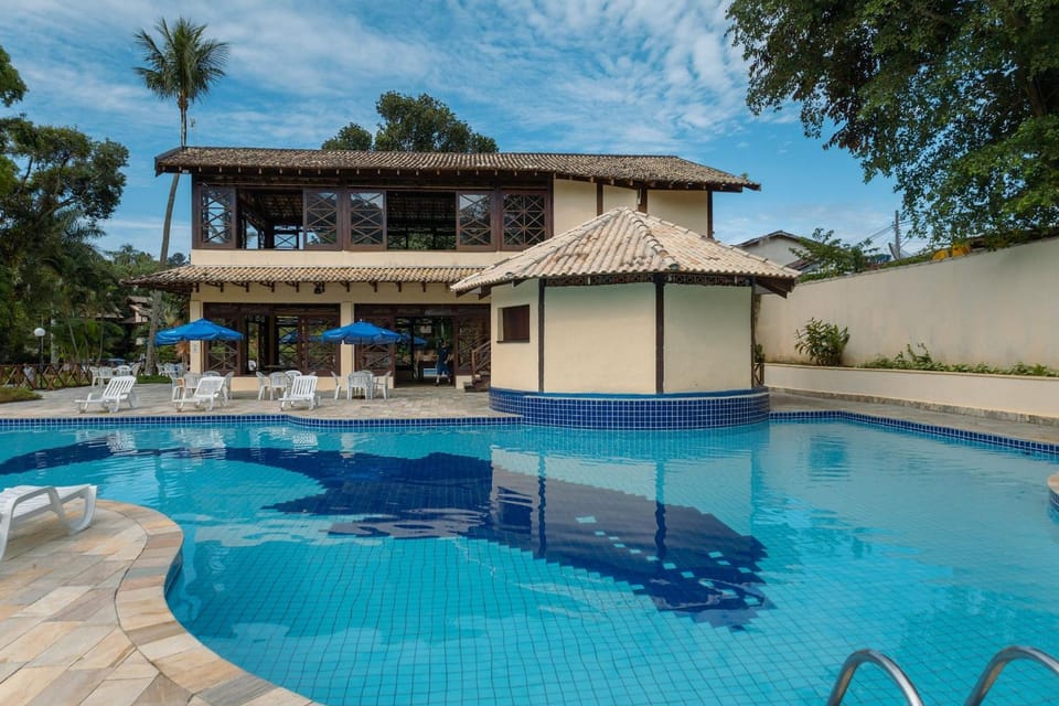 Property building, Lounge or bar, Pool view, Swimming pool, sunbed