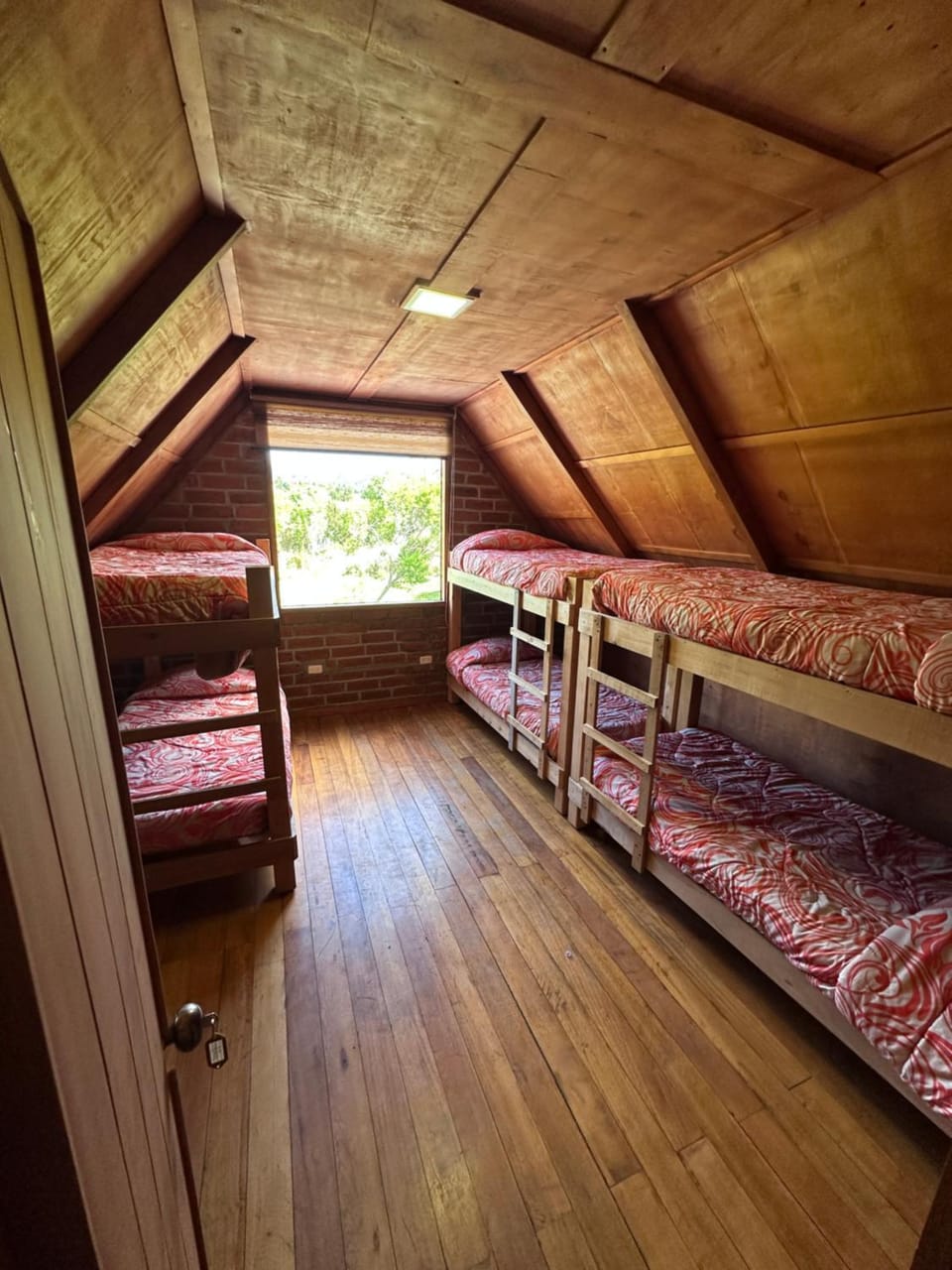 W i M, Hostel & Camping Chalet in Pichincha