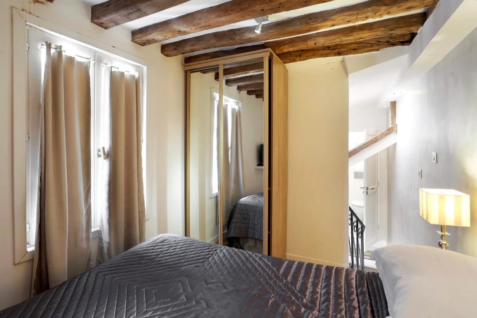 Habitat Parisien - 1BR-1BA - Duplex Louvre Museum Apartment in Paris