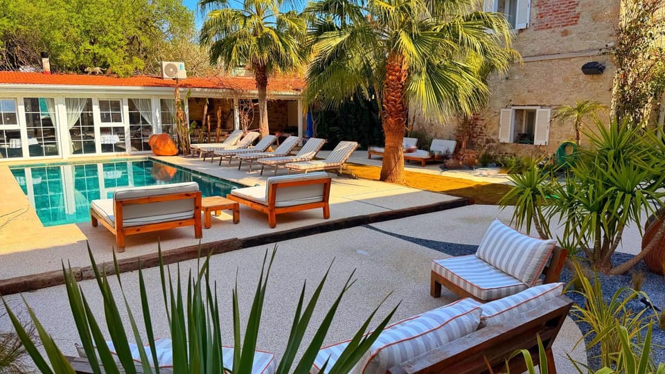 Property building, Restaurant/places to eat, Spring, Garden, Garden view, Swimming pool, Breakfast