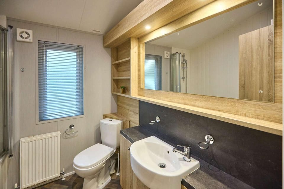 The Haven Lodge with Hot Tub Chalet in England