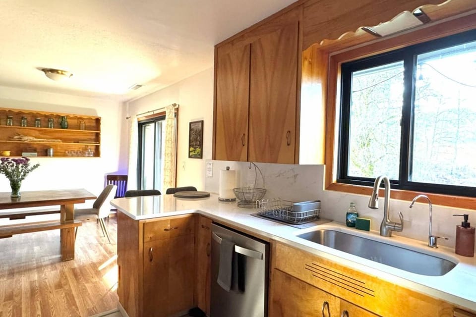 Oak Star Farm House in Willamette Valley