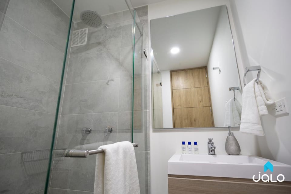 Shower, Bathroom, towels