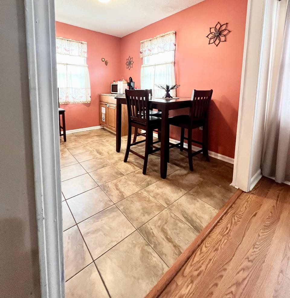 A Cozy Spot on Montague House in North Charleston