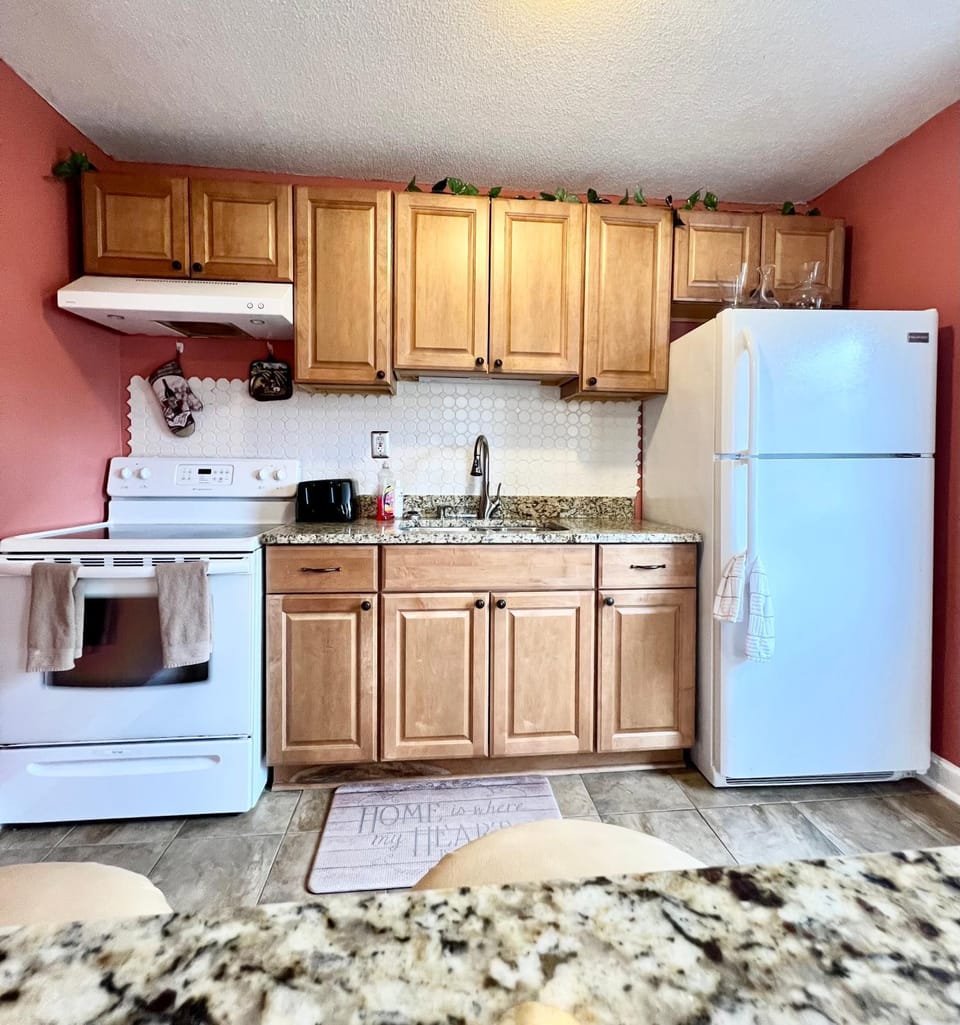 A Cozy Spot on Montague House in North Charleston