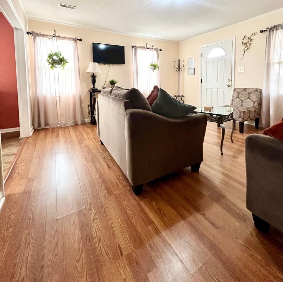 A Cozy Spot on Montague House in North Charleston