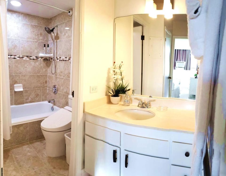 Waikiki Kuhio 1-bedrm Apt, Ocean view, Free Parking & Wifi Apartment hotel in Honolulu