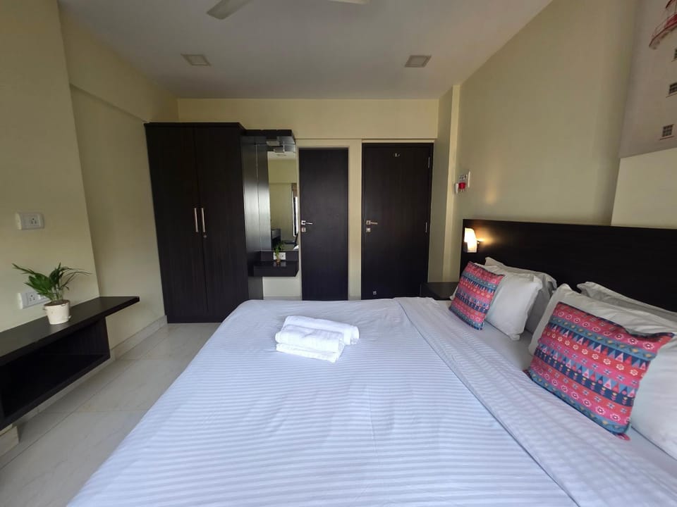 Bed, Photo of the whole room, Bedroom, wardrobe