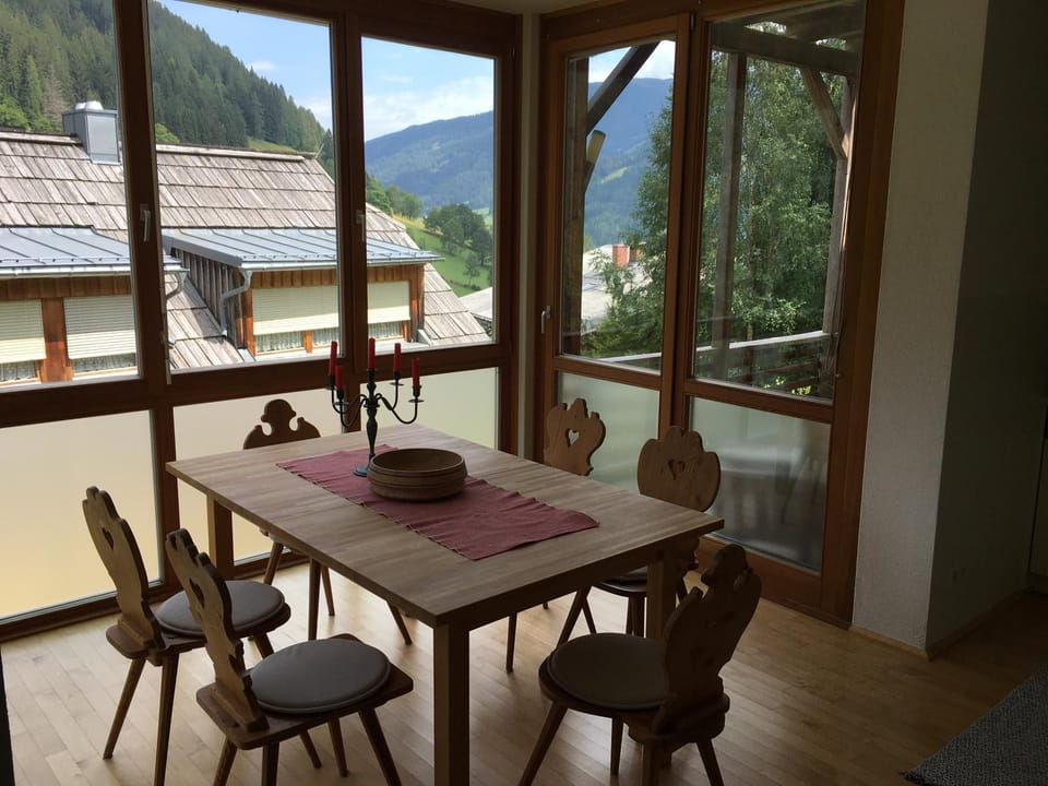 Dining area, Food