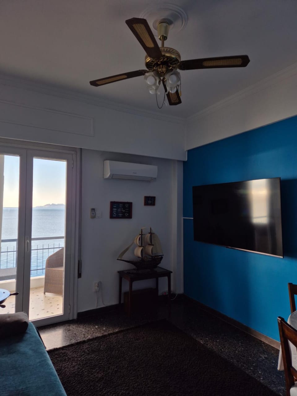 TV and multimedia, Living room, Sea view