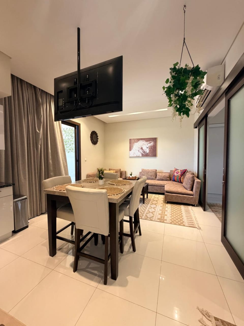 Communal lounge/ TV room, TV and multimedia, Living room, Seating area, Dining area, Evening entertainment