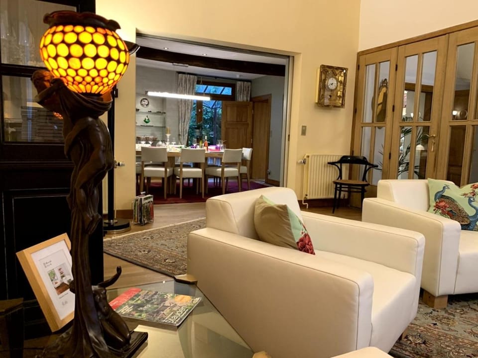 Communal lounge/ TV room, Living room, Seating area