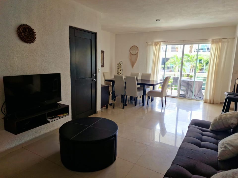 Playa del Carmen Tranquil Resort Pool Walk to 5th Ave and Beach Apartment in Playa del Carmen