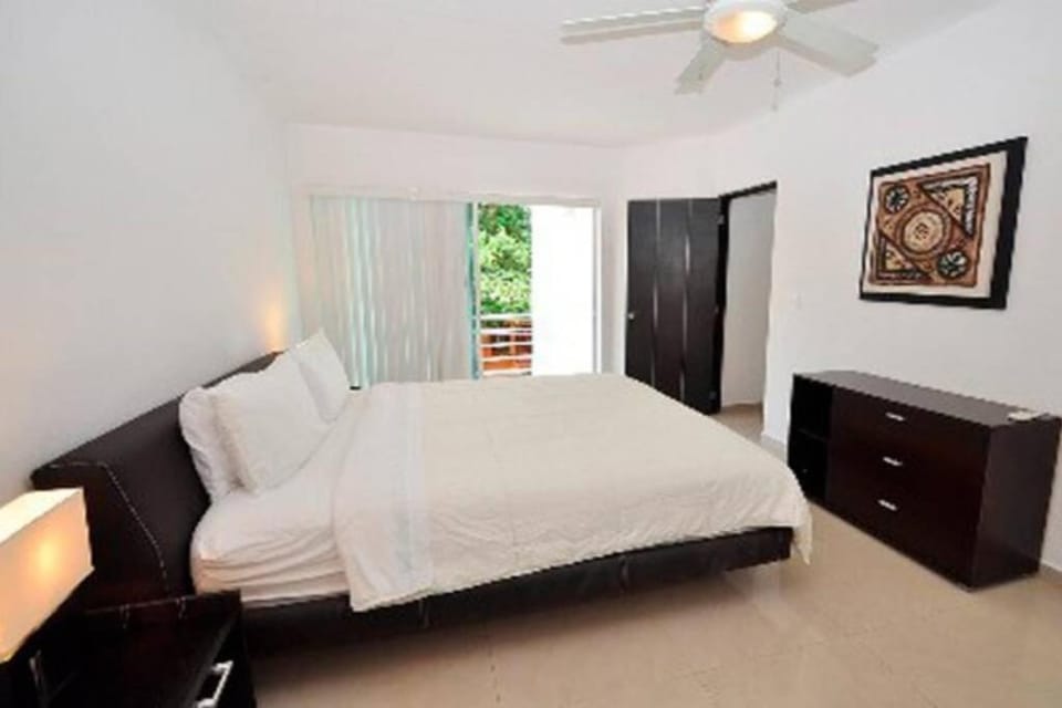 Playa del Carmen Tranquil Resort Pool Walk to 5th Ave and Beach Apartment in Playa del Carmen