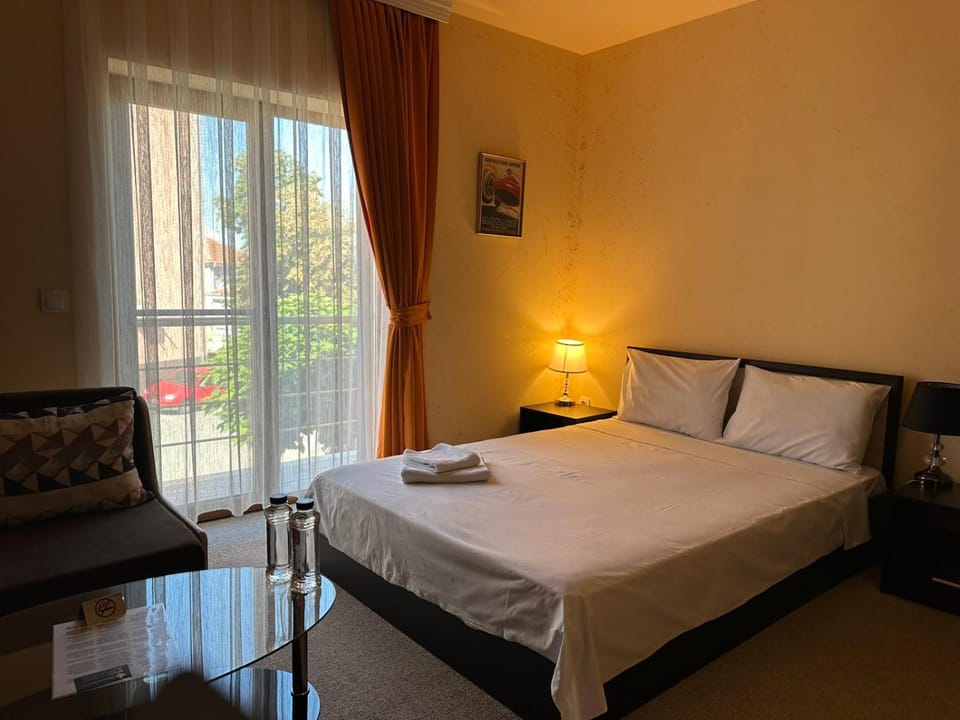 Bed, Photo of the whole room, towels