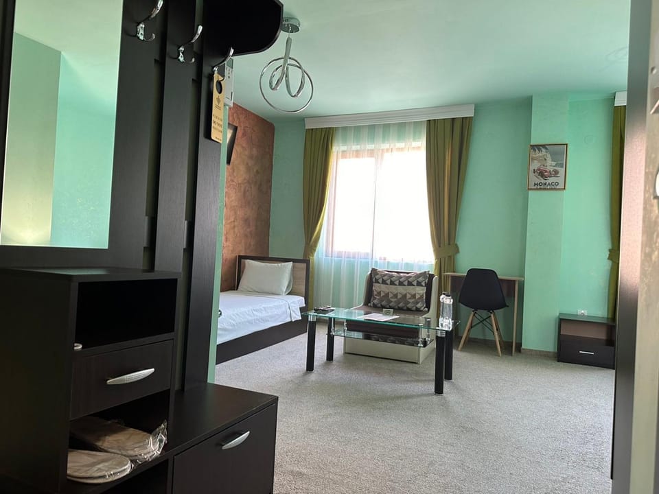 Bed, TV and multimedia, Photo of the whole room, Seating area
