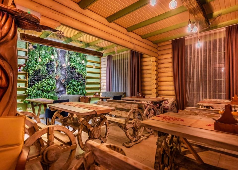 Restaurant/places to eat, Restaurant/places to eat, Garden, Living room, Banquet/Function facilities, Seating area, Garden view