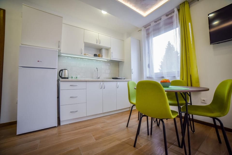 TV and multimedia, Kitchen or kitchenette, Living room, Dining area