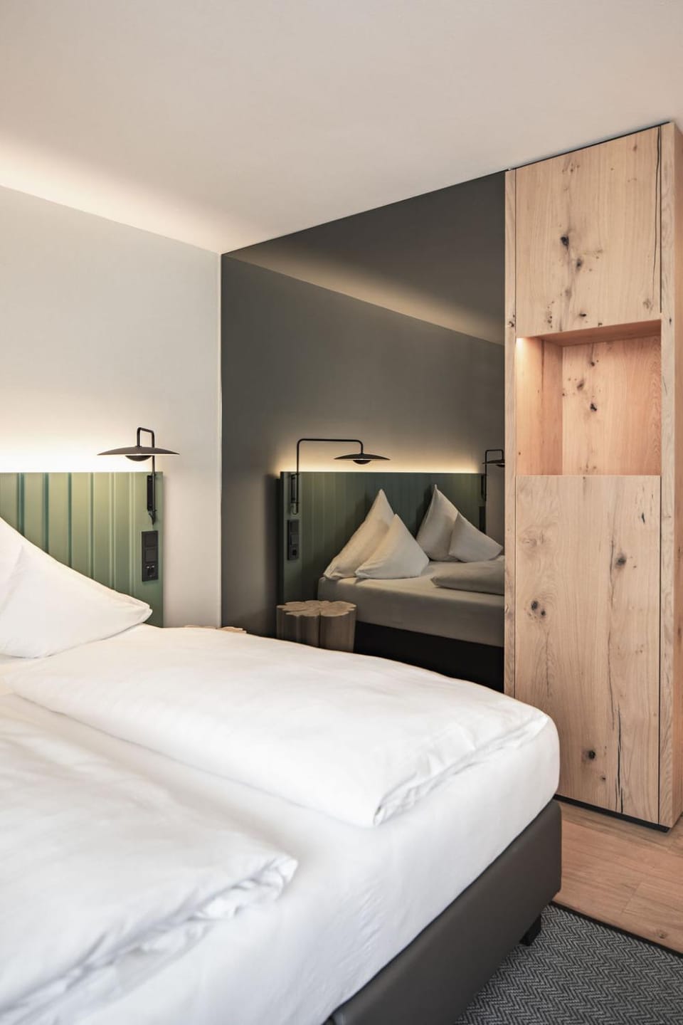 Bed, Photo of the whole room, wardrobe