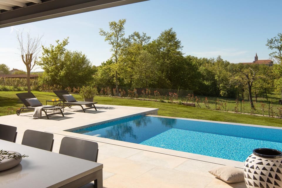 Property building, Balcony/Terrace, Swimming pool