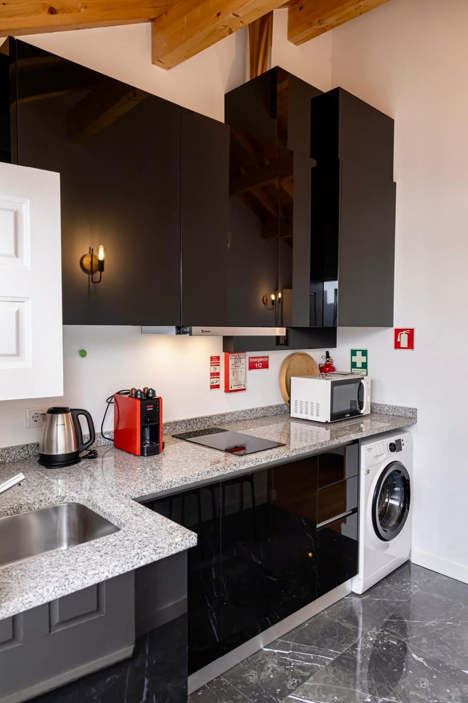 Kitchen or kitchenette, dishwasher