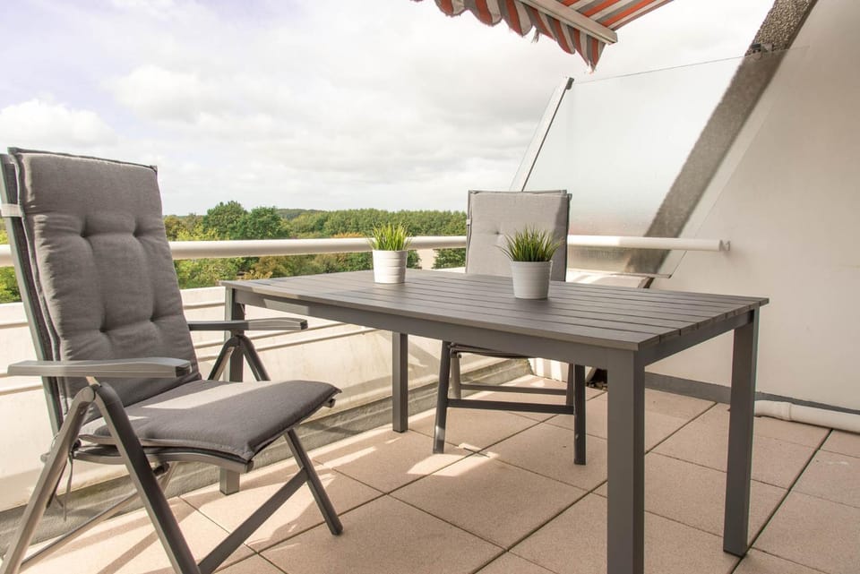 View (from property/room), Balcony/Terrace, Dining area