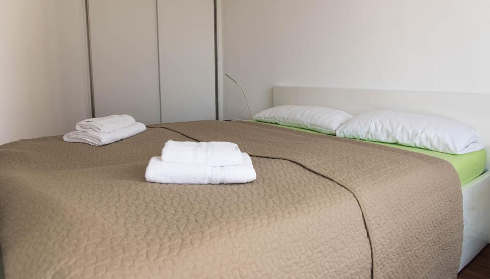 Bed, Bedroom, wardrobe