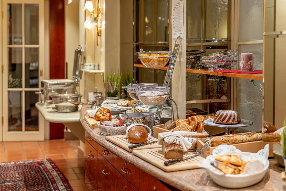 Food and drinks, Food, Breakfast, Continental breakfast, Buffet breakfast