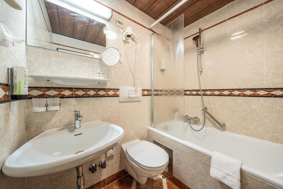 Toilet, Bathroom, Bath, towels