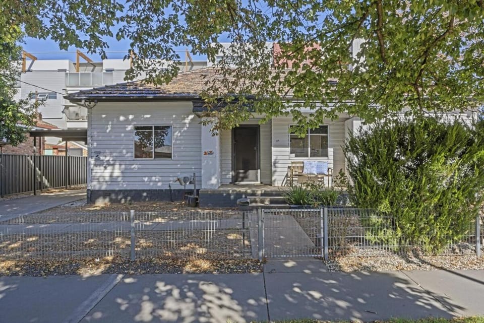 Bendigo Signature Accommodation on Chapel House in Bendigo
