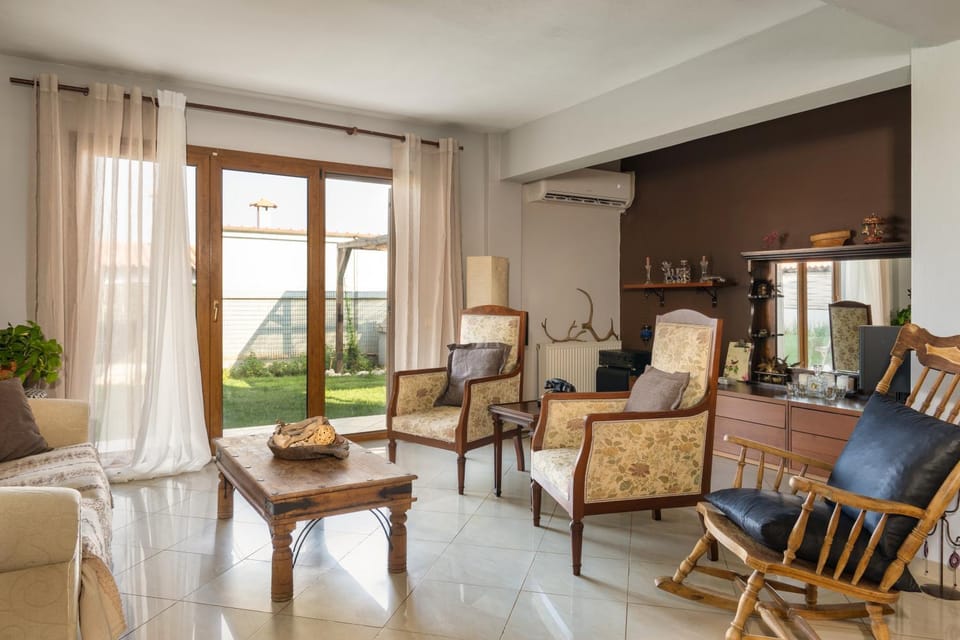 Living room, Seating area, air conditioner