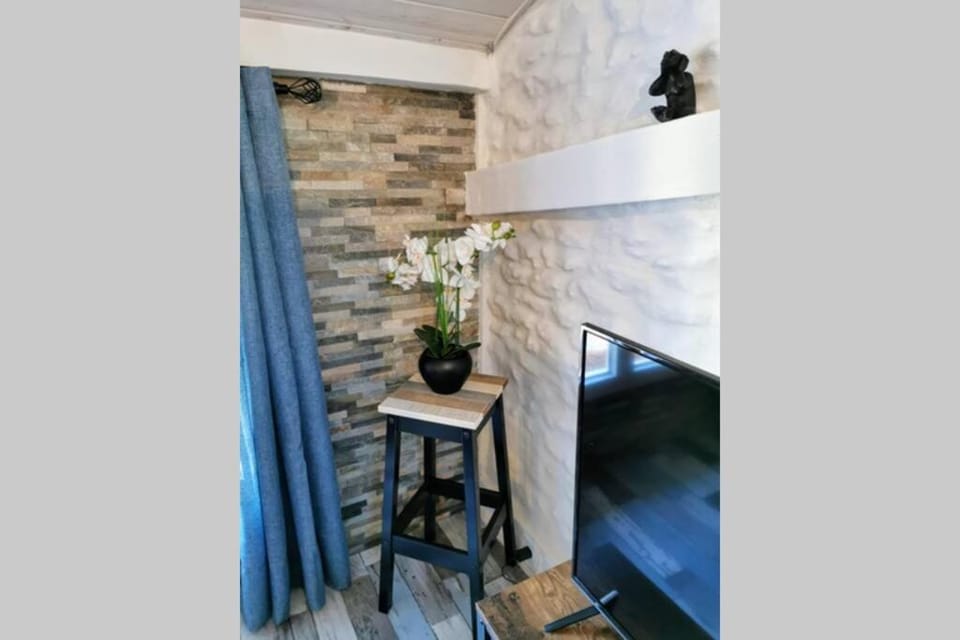 TV and multimedia, Living room, Decorative detail