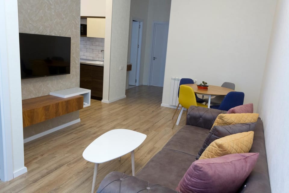 TV and multimedia, Kitchen or kitchenette, Living room, Seating area