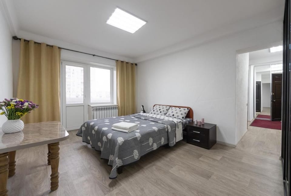 Світла, комфортна квартира біля метро Мінська Apartment in Kiev City - Kyiv