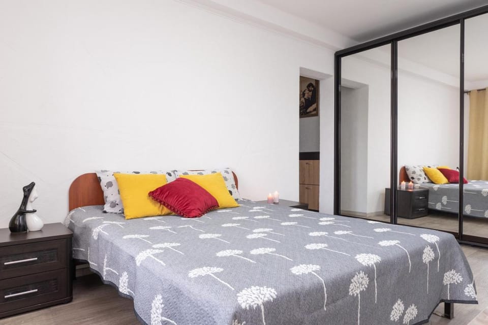 Світла, комфортна квартира біля метро Мінська Apartment in Kiev City - Kyiv