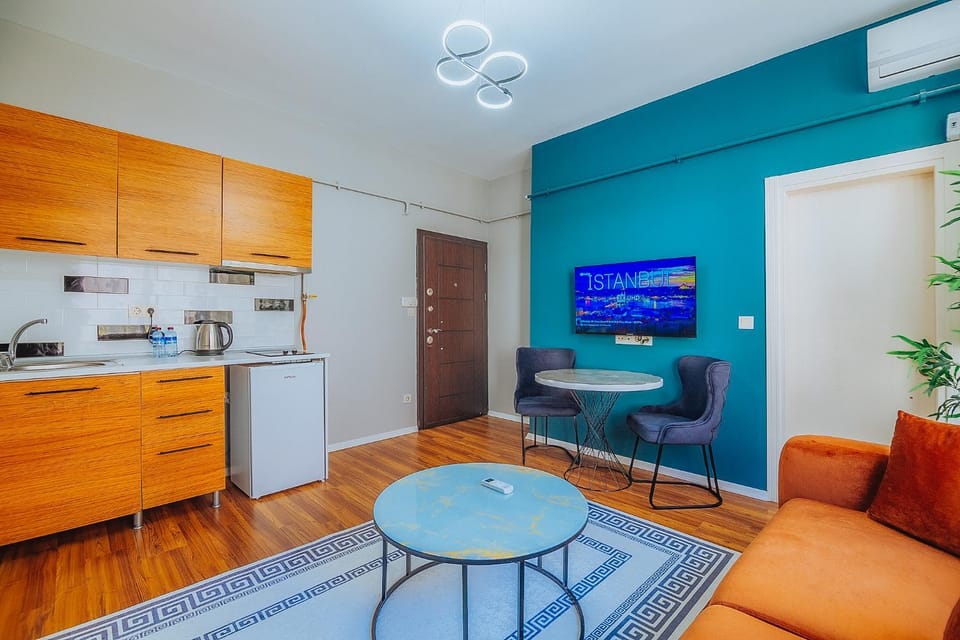 TV and multimedia, Kitchen or kitchenette, Living room, Seating area, Dining area