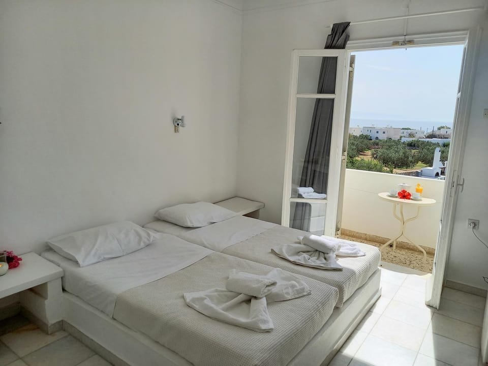 Bed, Balcony/Terrace, Photo of the whole room, Bedroom, Sea view