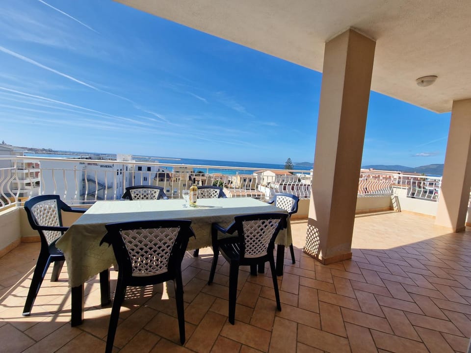 Royal apartment sea view Apartment in Alghero