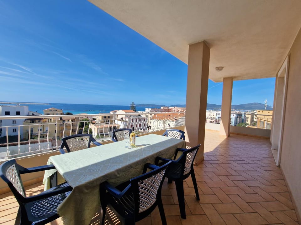 Royal apartment sea view Apartment in Alghero